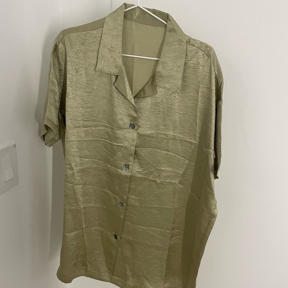 PRIORY Edition Shirt in Crushed Slinky Pistachio Size M/L​​​ - Picture 3 of 4